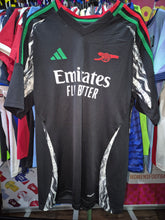 Load image into Gallery viewer, LIMITED RELEASE - ARSENAL WOMEN’S PLAYER BOX
