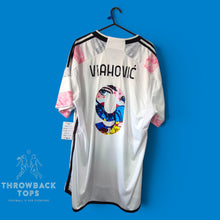 Lade das Bild in den Galerie-Viewer, Juventus Away 2023-24 VLAHOVIC 9

