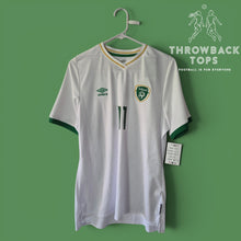 Lade das Bild in den Galerie-Viewer, Ireland Away 2020-21 McCABE 11
